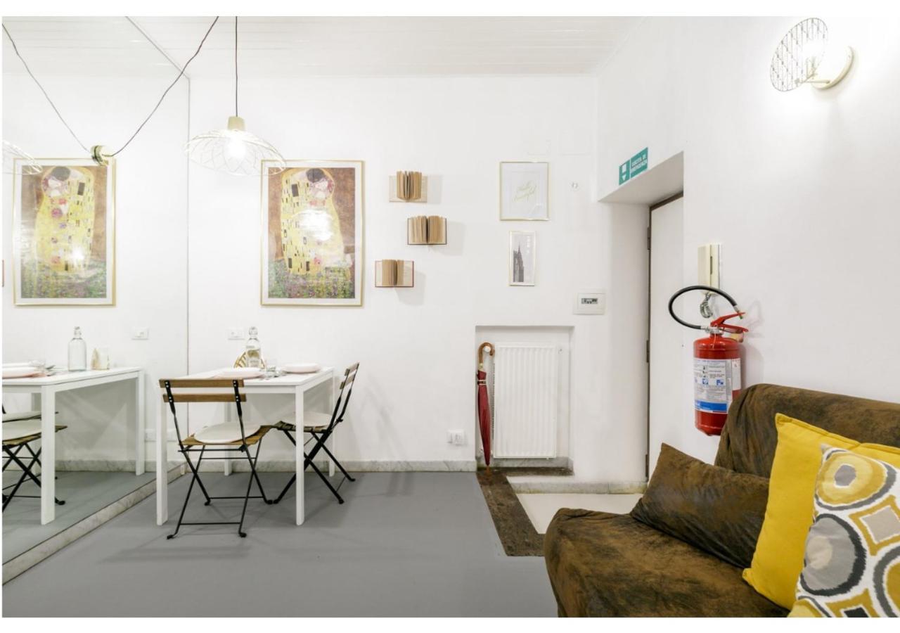 Pied-A-Terre Domusuite Rhome Colosseo Roma Exterior foto