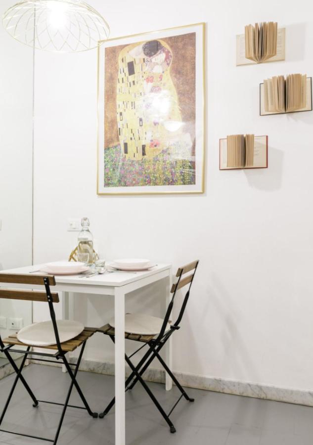 Pied-A-Terre Domusuite Rhome Colosseo Roma Exterior foto